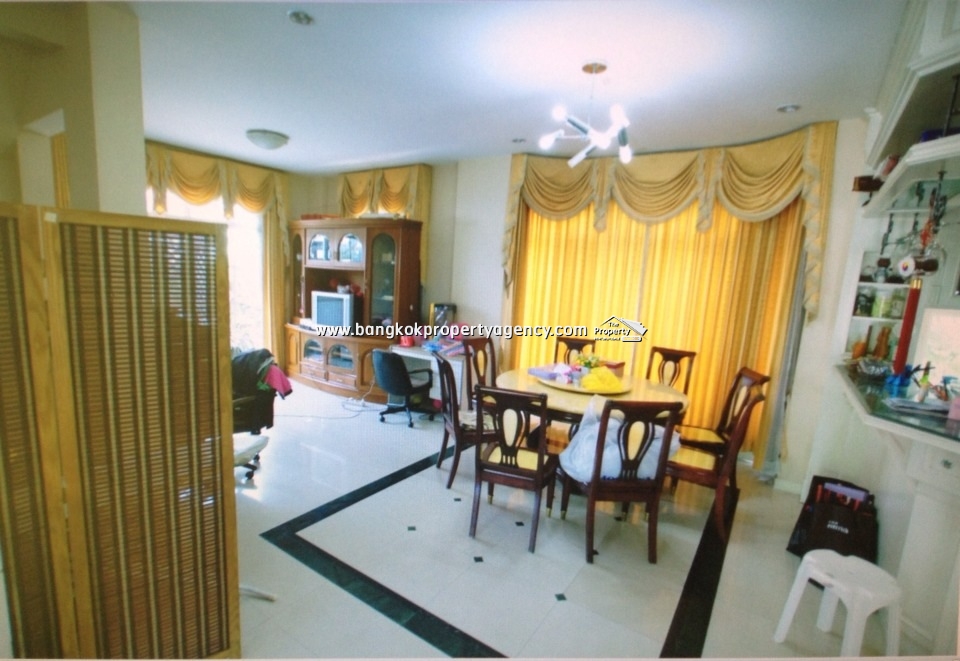 House Ladawan with Big Garden just 10 minutes to Airport. House Ladawan with Big Garden just 10 minutes to Airport.