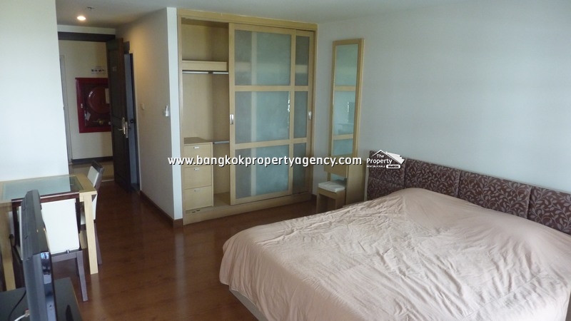The Next Sukhumvit 52: Modern fully furnished studio with pool view