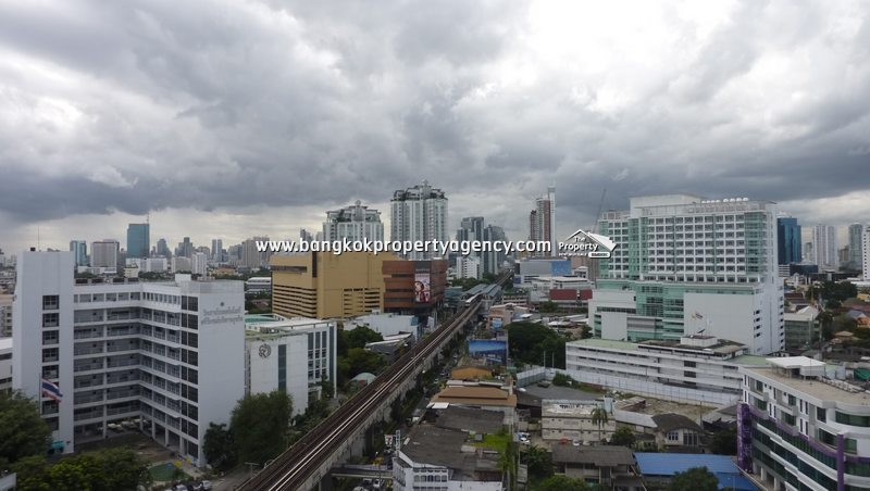 Life@Sukhumvit 65: 2 bed 67 sqm well decorated condo with bathtub 