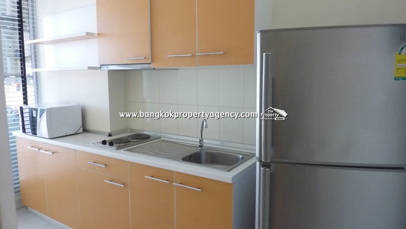 Life@Sukhumvit 65: 1 bed 42 sqm condo with bathtub, mid level floor