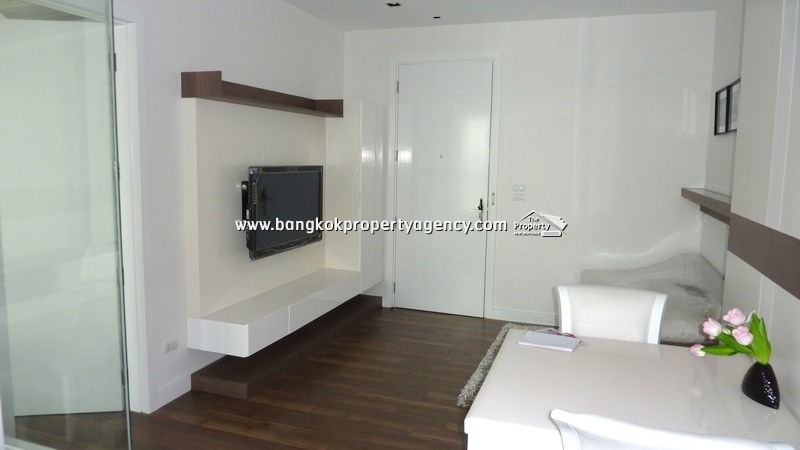 The Room Sukhumvit 62: 1 bed spacious and well decorated, next to BTS