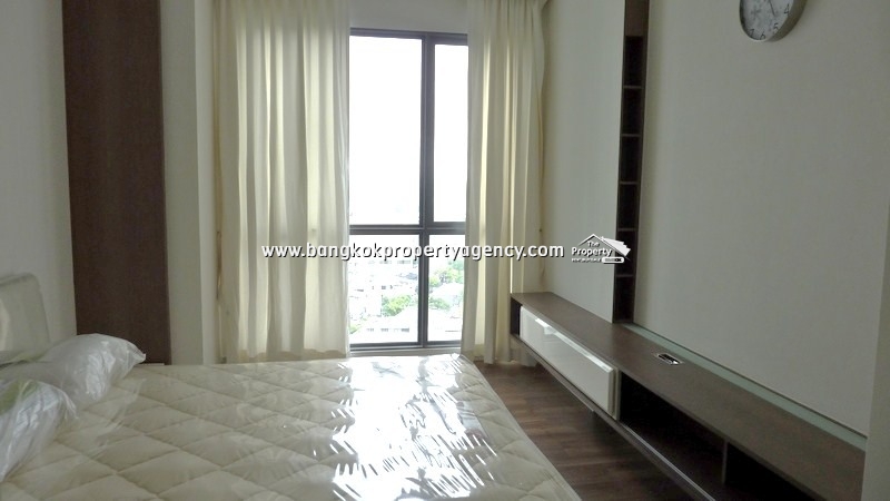 The Room Sukhumvit 62: 1 bed spacious and well decorated, next to BTS