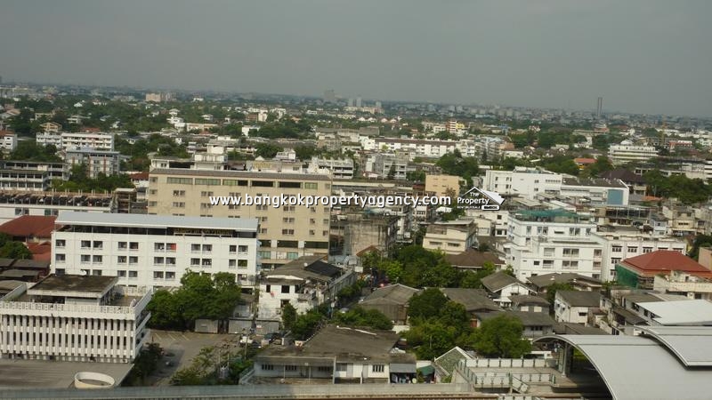 The Room Sukhumvit 62: 1 bed spacious and well decorated, next to BTS