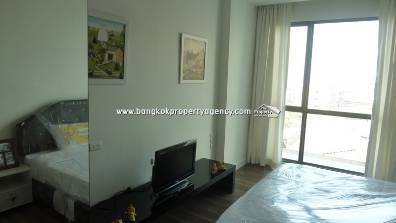 The Room Sukhumvit 62: Spacious 1 bed condo, well decorated next to BTS