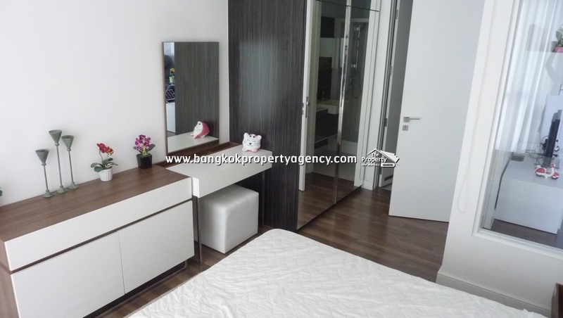 The Room Sukhumvit 62: 1 bed condo on high floor, well decorated next to BTS