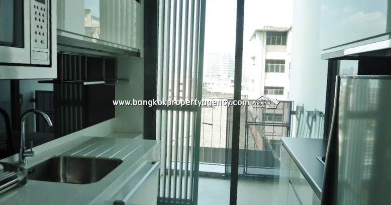 The Room Sukhumvit 62: Spacious 1 bed condo, well decorated next to BTS