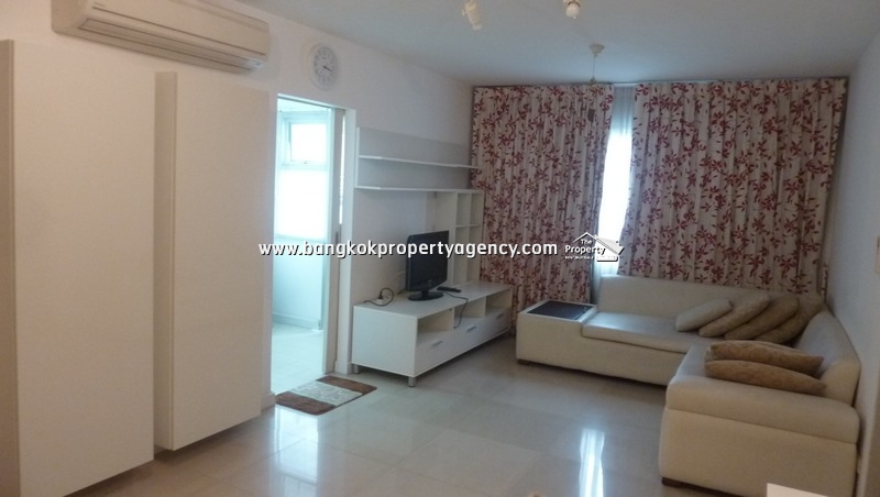 Condo One Thonglor: Large 1 bed condo, well decorated/furnished