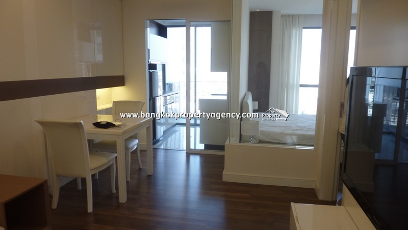 The Room Sukhumvit 62: 1 bed 45 sqm unit on high floor with pool view