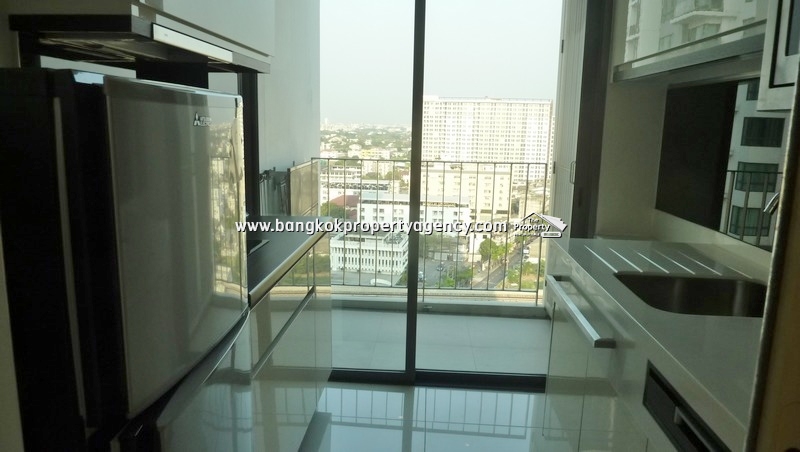 The Room Sukhumvit 62: 1 bed 45 sqm unit on high floor with pool view