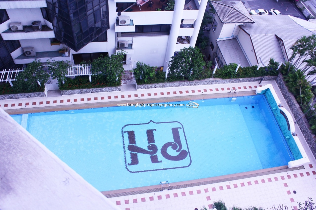 Waterford Park Sukhumvit 53: 2 bed on high floor well decorated/fully furnished