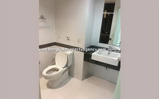 A Space Asoke-Ratchada: 1 bed 41 sqm furnished unit with pool access