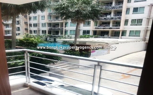 Ivy Ratchada: 2 bed 66 sqm fully furnished corner unit with pool view