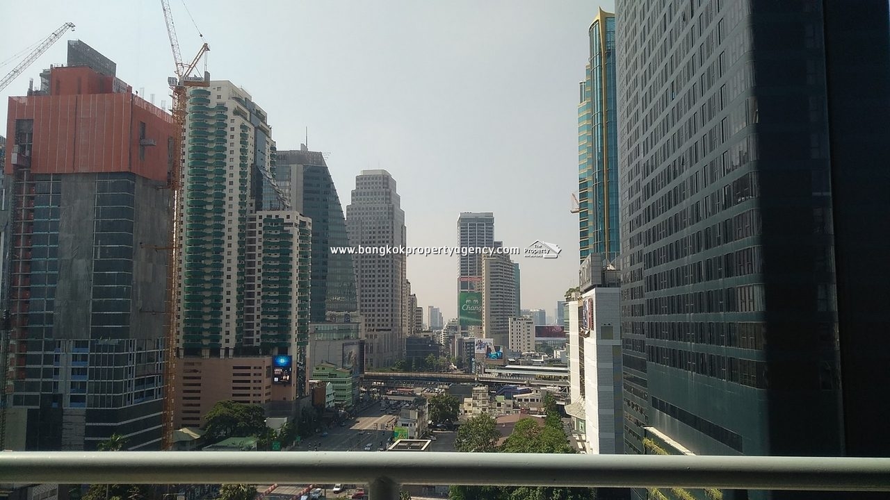 Watthana Heights Asoke: 5 bed/4 bed 336 sqm condo on high floor/close to BTS