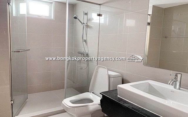Belle Grand Rama 9: 2 bed 58 sqm fully furnished, high floor/pool view