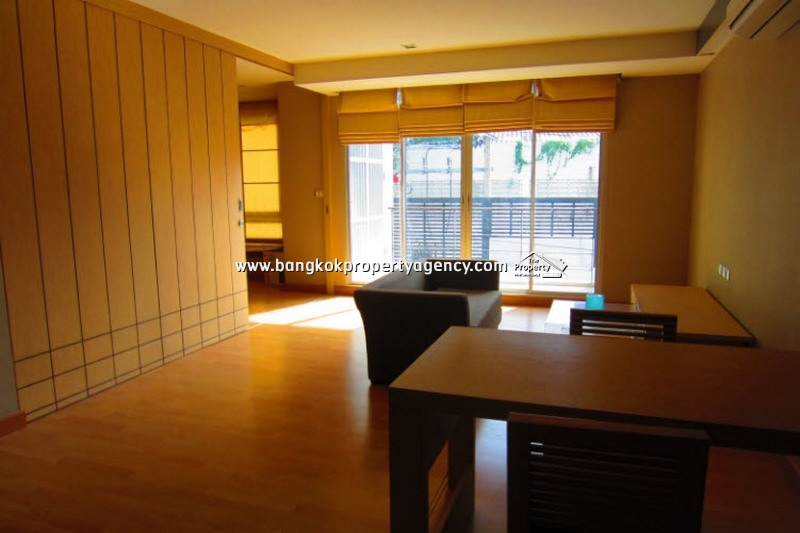 Tree Condo Sukhumvit 52: Large 1 bed 59 sqm corner unit, well decorated